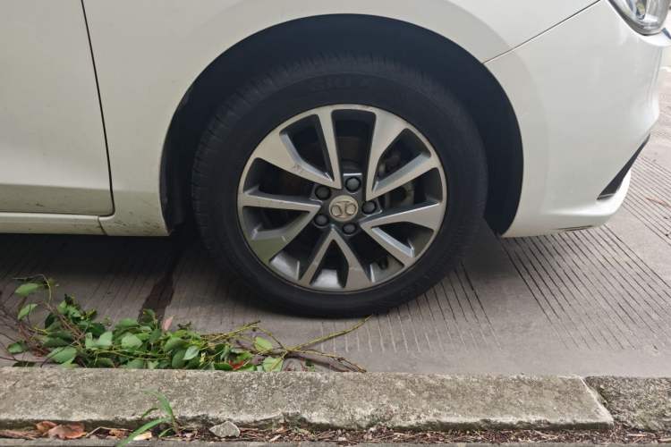 Used BAIC Senova D50 2018 1.5L Manual Prestige Intelligent Drive Edition Right Front Wheel Hub