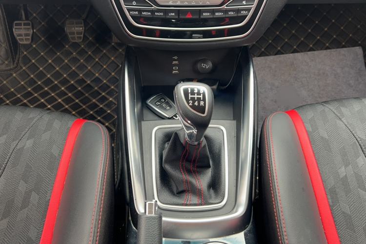 Used BAIC Senova D50 2019 1.5L Manual Luxury Edition China VI Gear Lever
