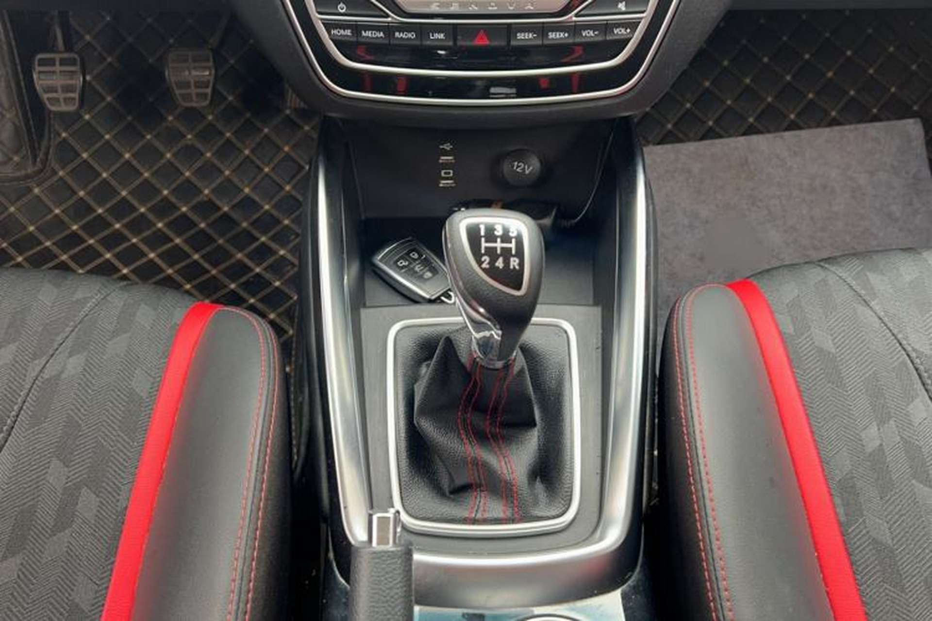 Used BAIC Senova D50 2019 1.5L Manual Luxury Edition China VI Gear Lever