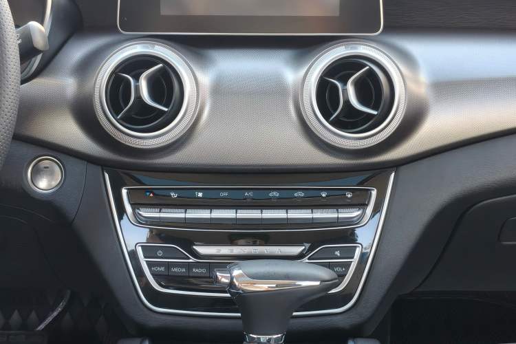 Used BAIC Senova D50 2019 1.5T CVT Prestige Edition China VI Audio And AC Panel