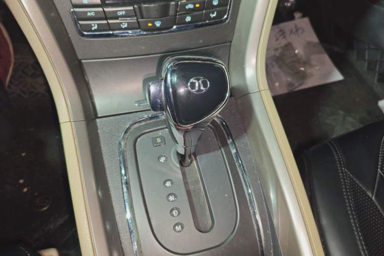 Used BAIC Senova D60 2014 1.8T automatic comfort version Gear Lever