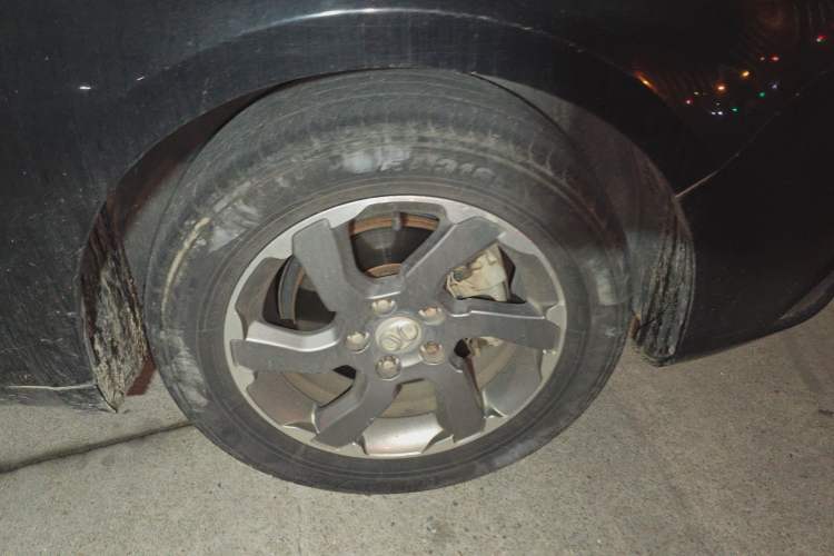Used BAIC Senova D60 2014 1.8T automatic comfort version Right Front Wheel Hub