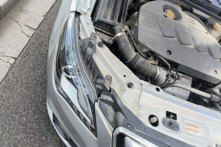 Used BAIC Senova D60 2014 1.8T Automatic Elite Model Engine Bay Right