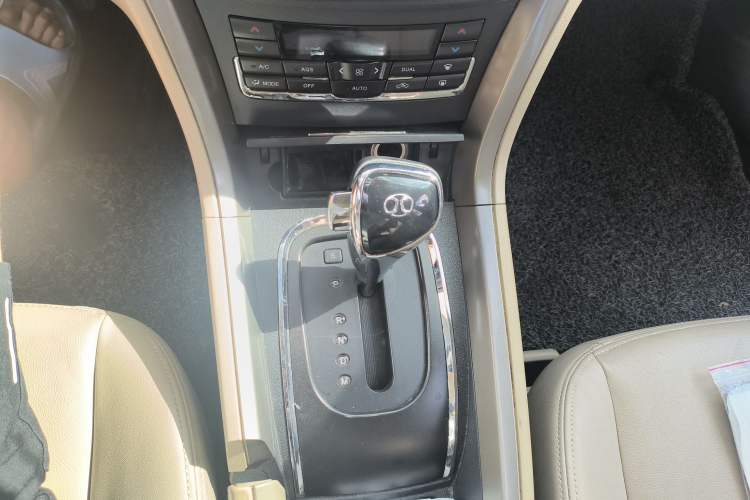 Used BAIC Senova D60 2014 1.8T Automatic Elite Model Gear Lever