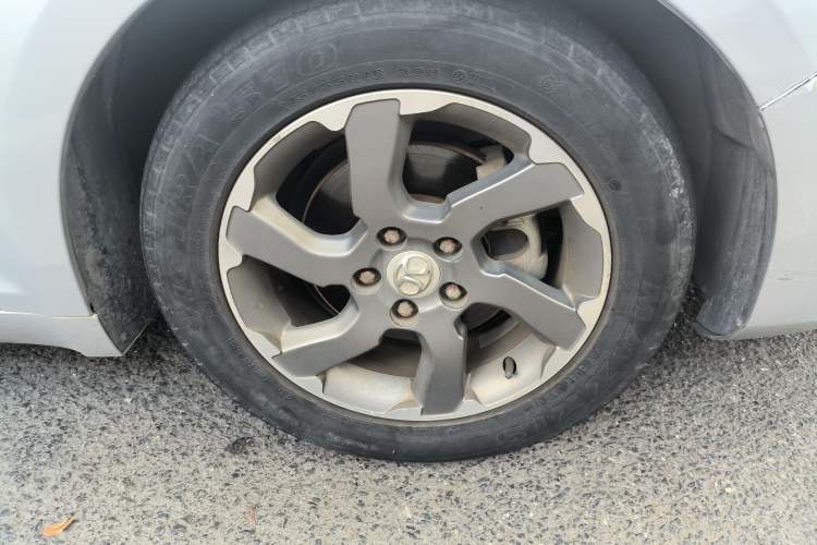 Used BAIC Senova D60 2014 1.8T Automatic Elite Model Right Front Wheel Hub