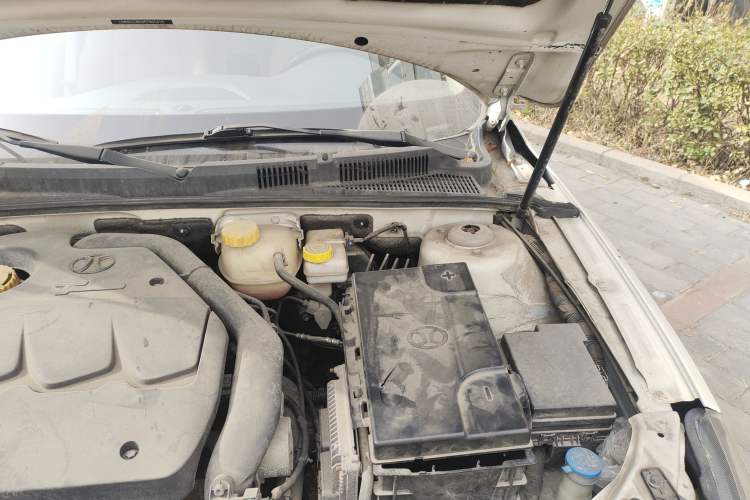 Used BAIC Senova D60 2014 1.8T Automatic Elite Model Engine Bay Left