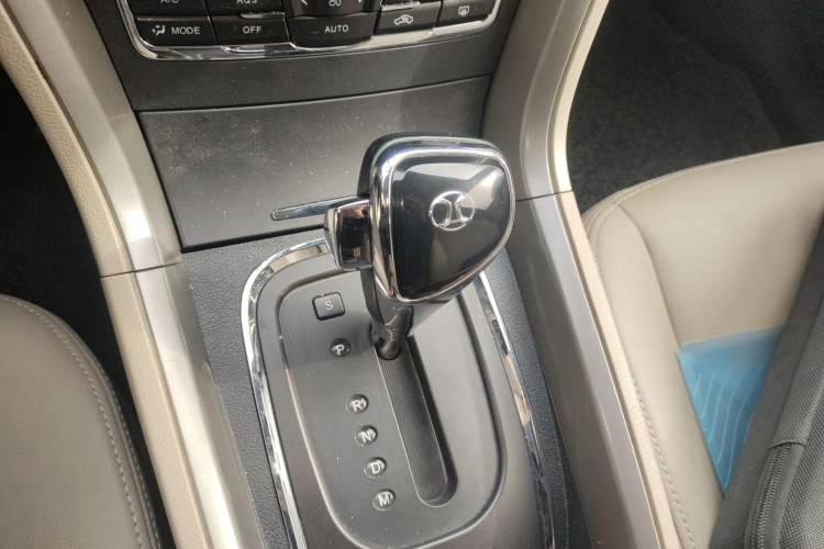 Used BAIC Senova D60 2014 1.8T Automatic Elite Model Gear Lever