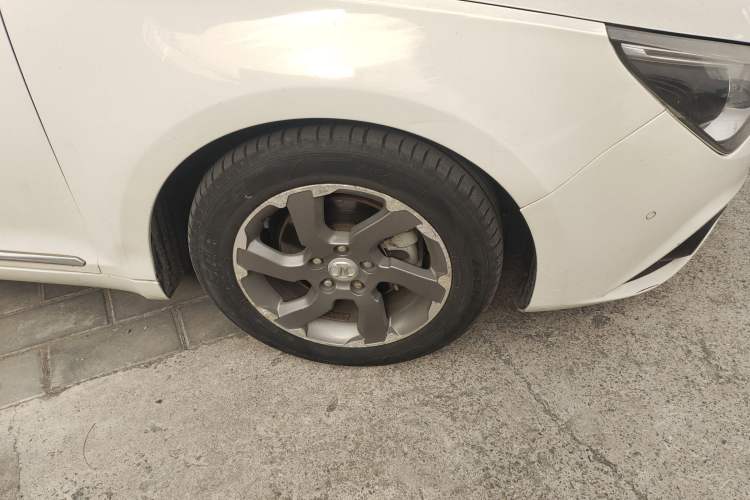 Used BAIC Senova D60 2014 1.8T Automatic Elite Model Right Front Wheel Hub