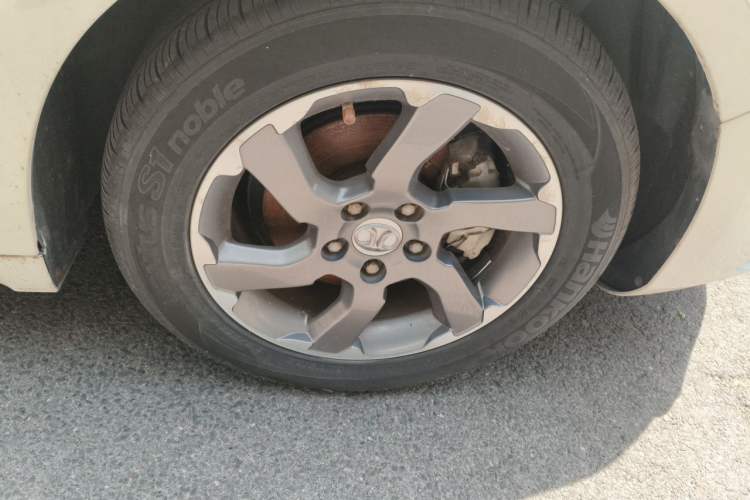 Used BAIC Senova D60 2014 1.8T manual Comfort trim level Right Front Wheel Hub