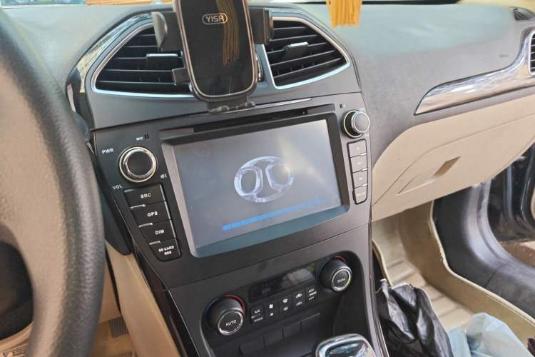 Used BAIC Senova D70 2013 2.0T Comfort Edition Audio And AC Panel