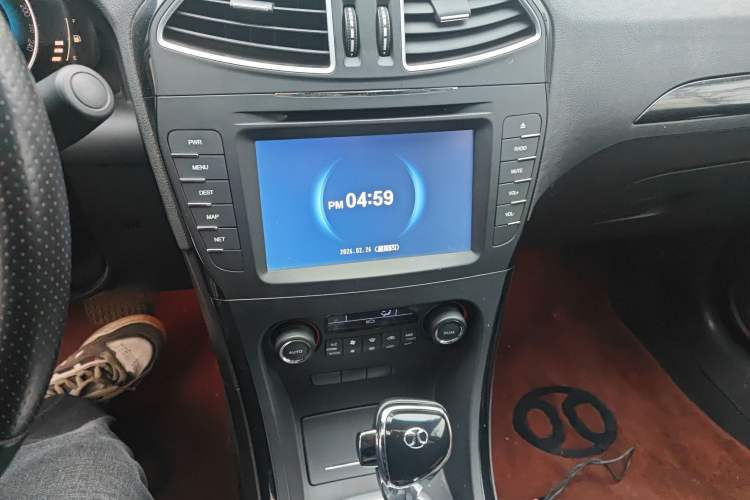 Used BAIC Senova D70 2013 2.3T Luxury Edition Audio And AC Panel