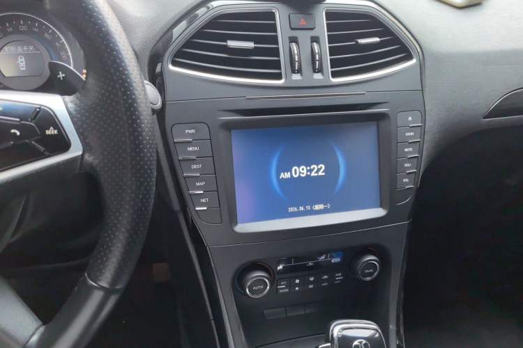 Used BAIC Senova D70 2013 1.8T Government Edition Audio And AC Panel