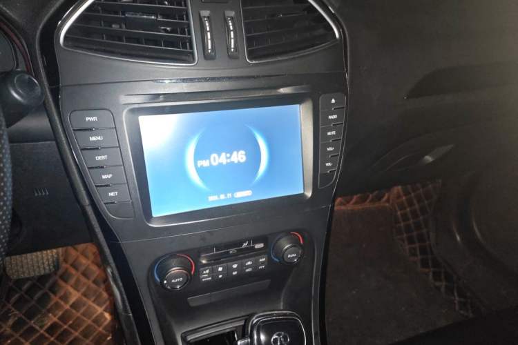 Used BAIC Senova D70 2013 2.0T Luxury Edition Audio And AC Panel