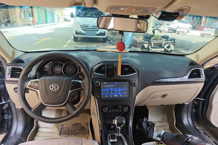 Used BAIC Senova D70 2013 2.0T Comfort Edition Center Console