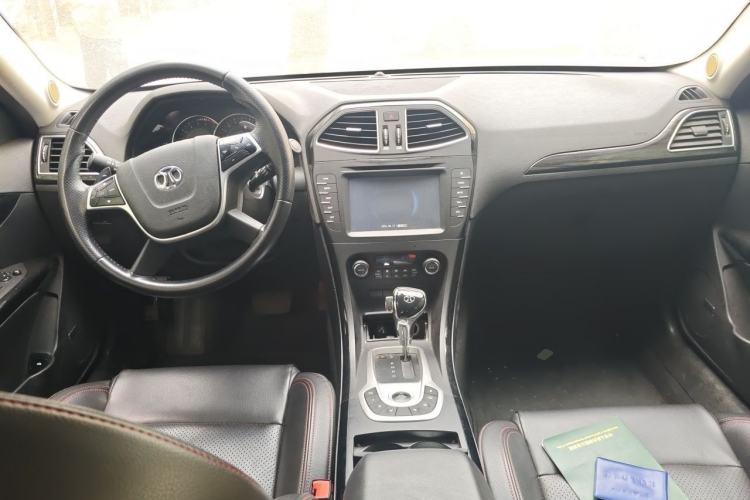 Used BAIC Senova D70 2013 1.8T Government Edition Center Console