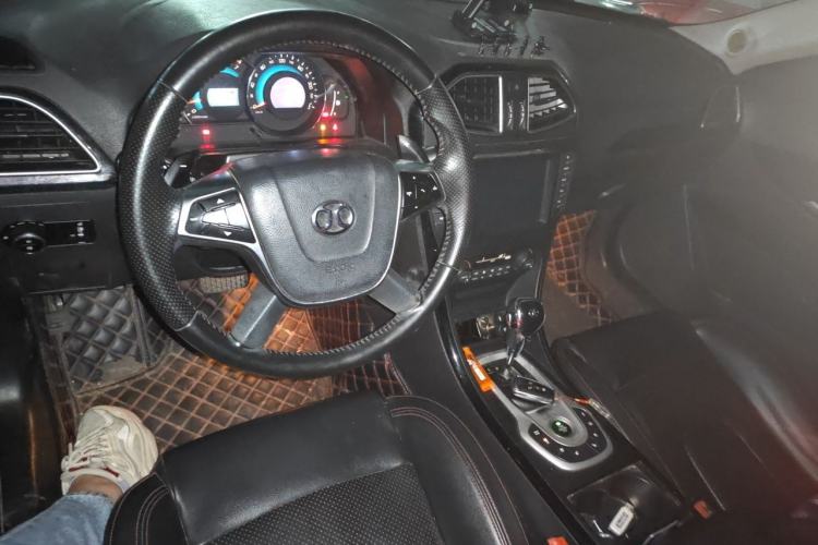 Used BAIC Senova D70 2013 2.0T Luxury Edition Center Console