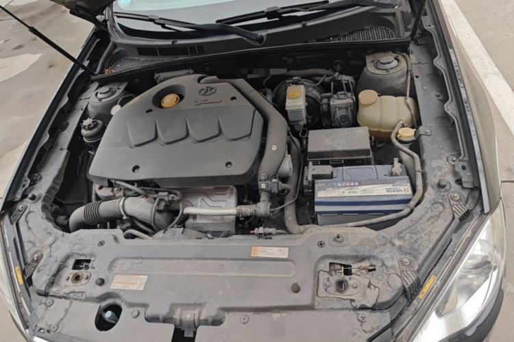 Used BAIC Senova D70 2013 2.3T Luxury Edition Engine Bay