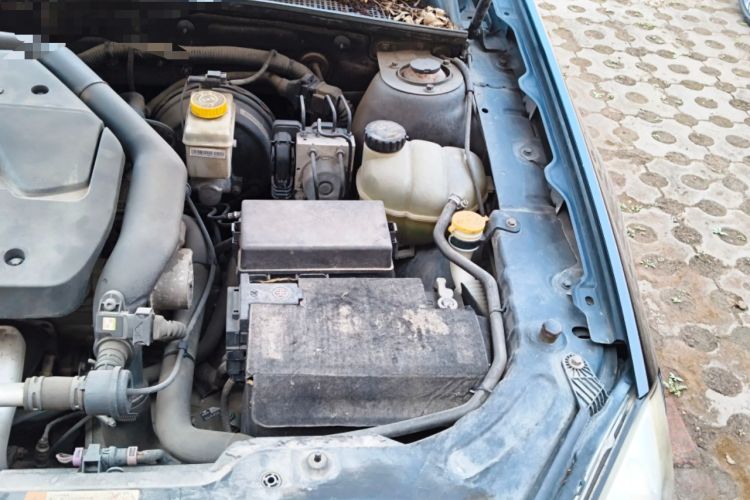 Used BAIC Senova D70 2013 2.0T Luxury Edition Engine Bay Left