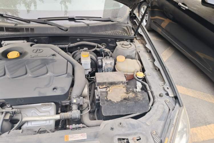 Used BAIC Senova D70 2013 1.8T Government Edition Engine Bay Left