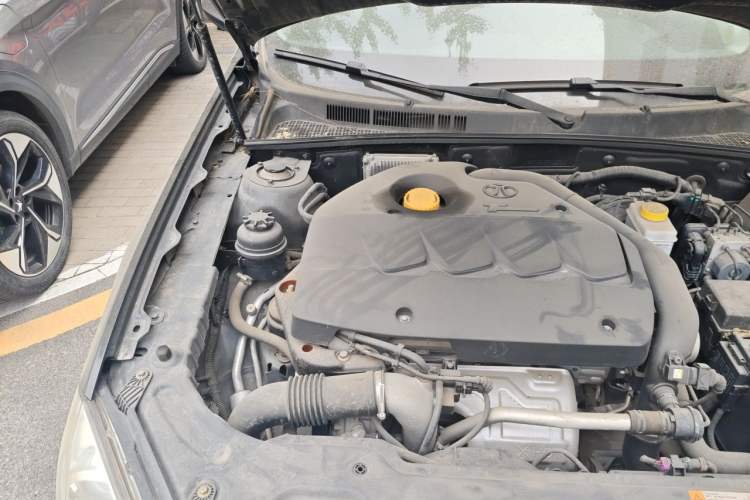 Used BAIC Senova D70 2013 1.8T Government Edition Engine Bay Right