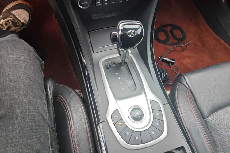 Used BAIC Senova D70 2013 2.3T Luxury Edition Gear Lever