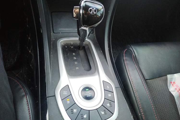 Used BAIC Senova D70 2013 2.0T Luxury Edition Gear Lever