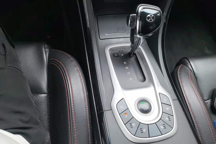 Used BAIC Senova D70 2013 1.8T Government Edition Gear Lever