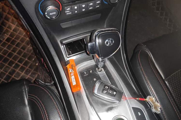 Used BAIC Senova D70 2013 2.0T Luxury Edition Gear Lever