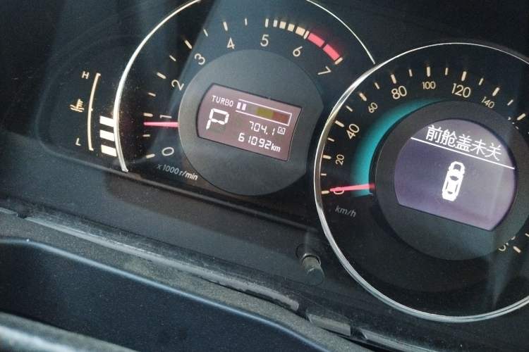Used BAIC Senova D70 2013 2.0T Luxury Edition Odometer Close Up