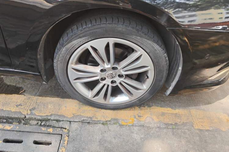 Used BAIC Senova D70 2013 2.0T Comfort Edition Right Front Wheel Hub