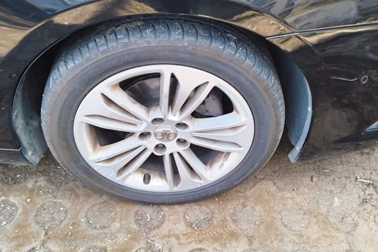 Used BAIC Senova D70 2013 2.0T Luxury Edition Right Front Wheel Hub