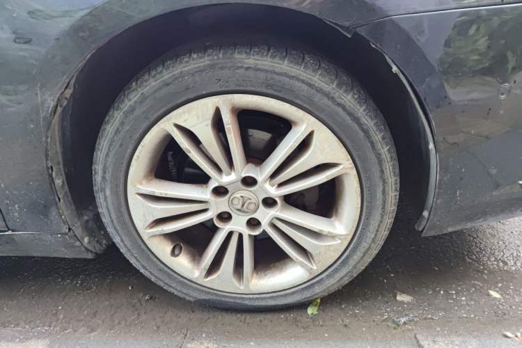 Used BAIC Senova D70 2013 2.0T Comfort Edition Right Front Wheel Hub