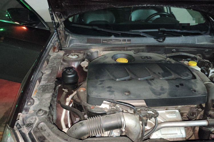 Used BAIC Senova D70 2013 2.3T Luxury Edition Engine Bay Right