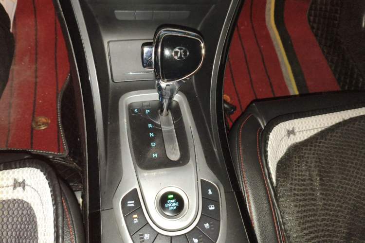 Used BAIC Senova D70 2013 2.3T Luxury Edition Gear Lever