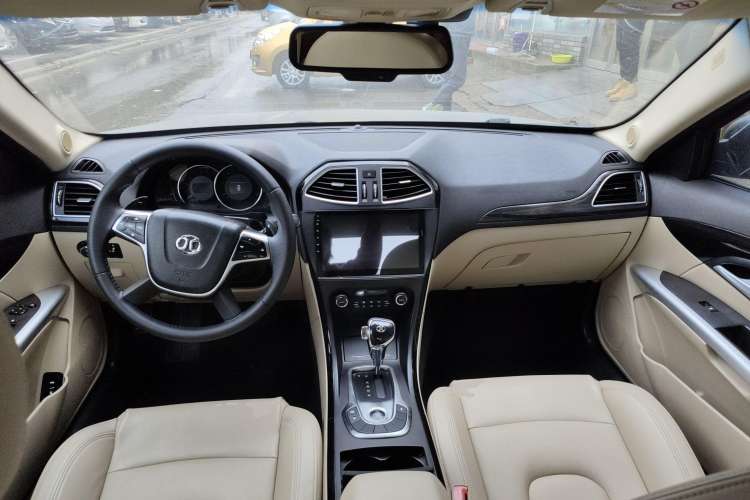 Used BAIC Senova D70 2013 2.0T Elite Edition Center Console