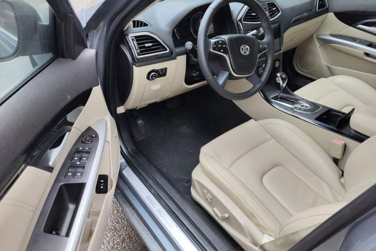 Used BAIC Senova D70 2013 2.0T Elite Edition Driver Seat