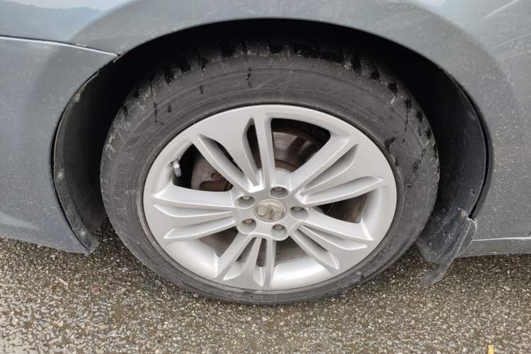 Used BAIC Senova D70 2013 2.0T Elite Edition Left Front Wheel Hub