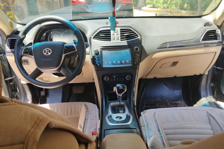 Used BAIC Senova D70 2013 2.0T Comfort Edition Center Console