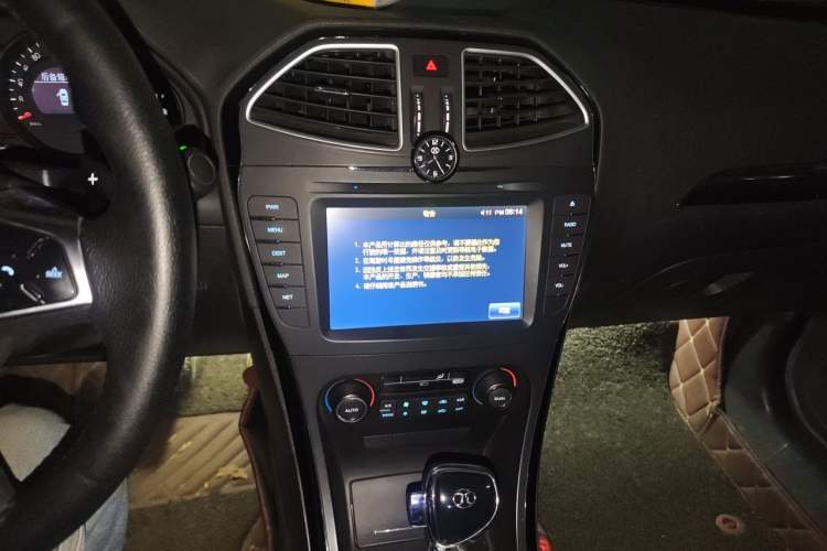 Used BAIC Senova D70 2013 2.0T Luxury Edition Audio And AC Panel