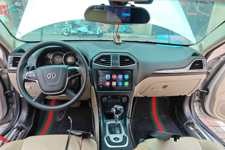 Used BAIC Senova D70 2013 2.0T Comfort Edition Center Console