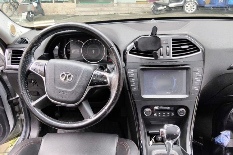 Used BAIC Senova D70 2013 2.3T Luxury Edition Center Console