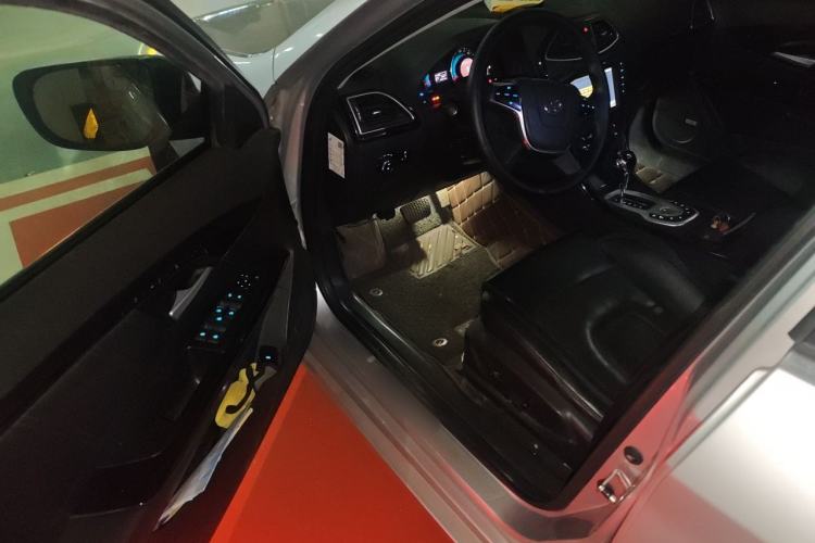 Used BAIC Senova D70 2013 2.0T Luxury Edition Driver Seat