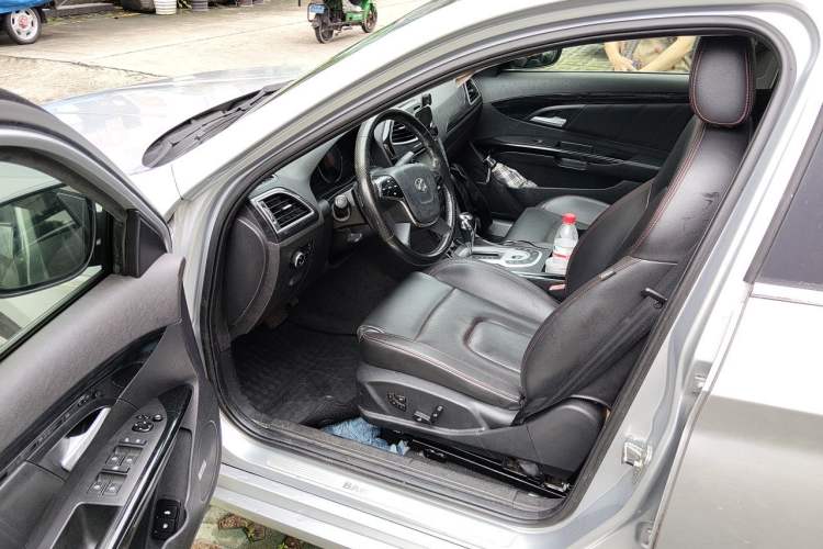 Used BAIC Senova D70 2013 2.3T Luxury Edition Driver Seat