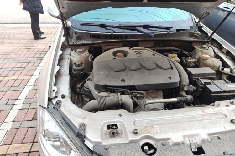 Used BAIC Senova D70 2013 2.0T Comfort Edition Engine Bay Right