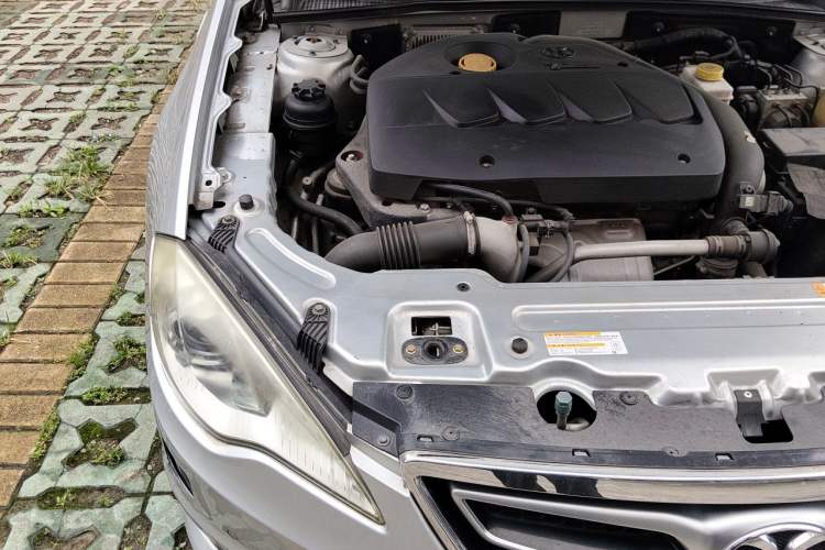 Used BAIC Senova D70 2013 2.3T Luxury Edition Engine Bay Right