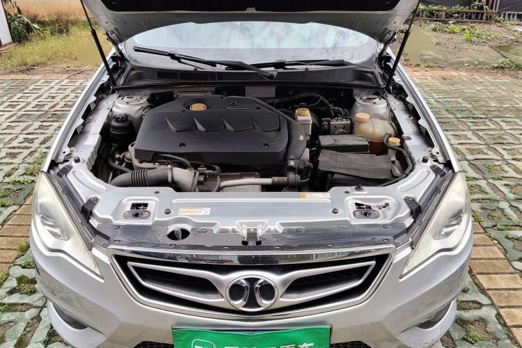Used BAIC Senova D70 2013 2.3T Luxury Edition Engine Bay