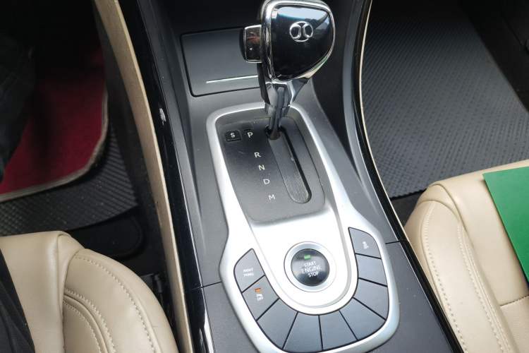 Used BAIC Senova D70 2013 2.0T Elite Edition Gear Lever