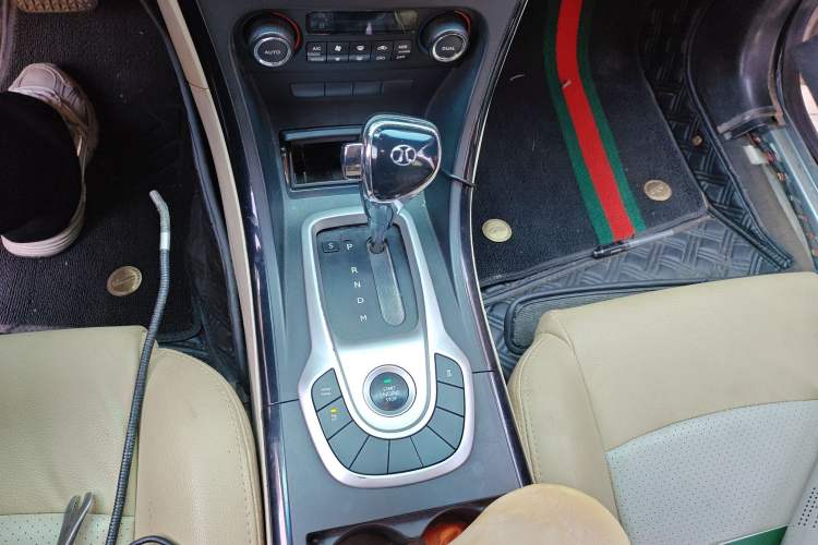 Used BAIC Senova D70 2013 2.0T Comfort Edition Gear Lever