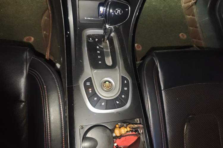 Used BAIC Senova D70 2013 2.0T Luxury Edition Gear Lever