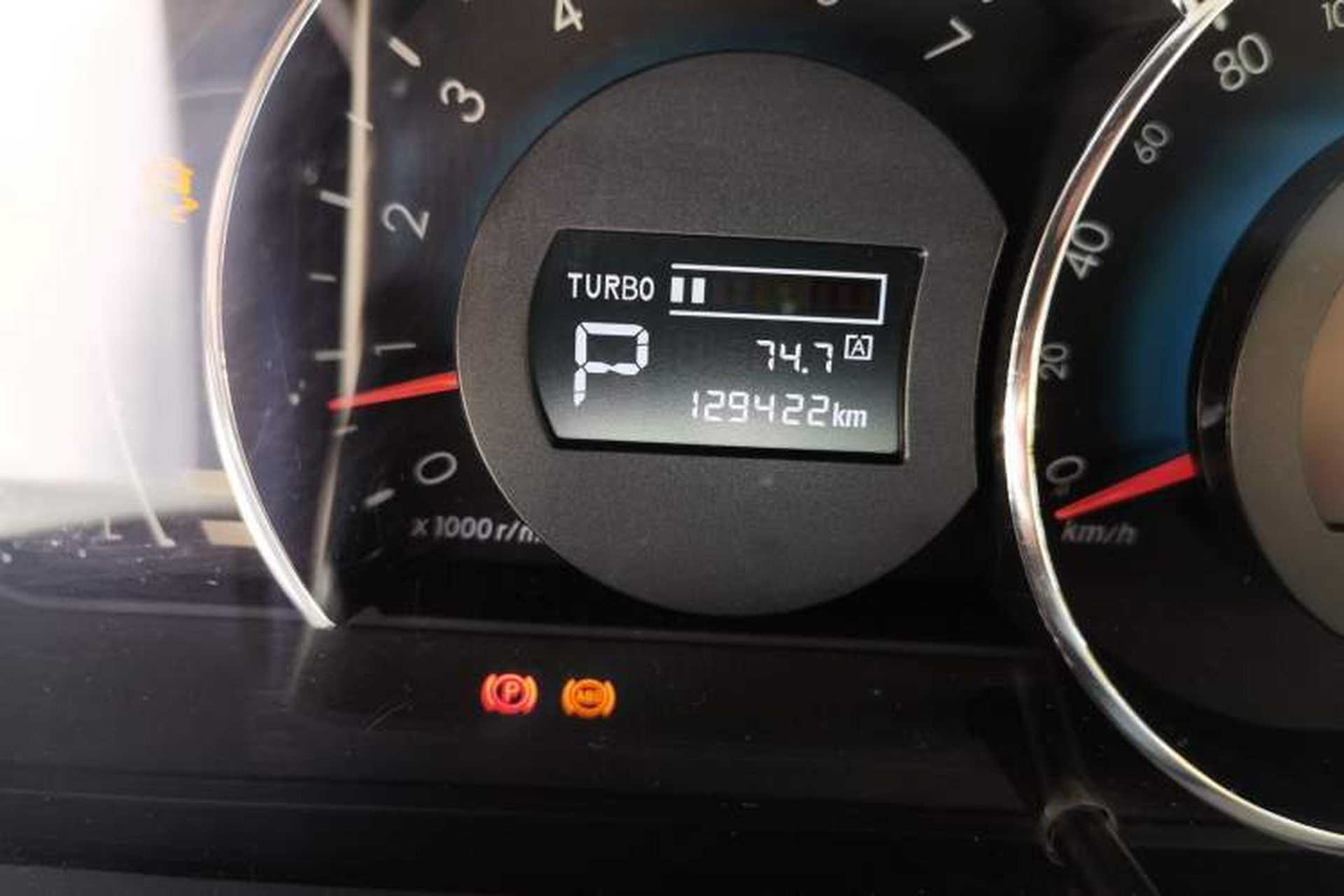 Used BAIC Senova D70 2013 2.0T Luxury Edition Odometer Close Up